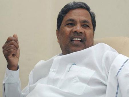 பணம் உள்ளதா என சோதனை.. கர்நாடக முதல்வர் சித்தராமையா காரில் தேர்தல் அதிகாரிகள் அதிரடி ரெய்டு