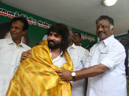 'அம்மா..என்னம்மா ஆச்சு உங்களுக்கு ' புகழ் கவிஞர் சிநேகன் ஓ.பி.எஸ் அணியில்!