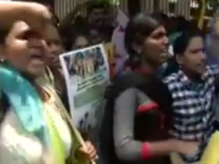 டெல்லியில் போராடும் விவசாயிகளுக்கு ஆதரவாக... சாஸ்திரி பவனை முற்றுகையிட்டு மாணவர்கள் போராட்டம்