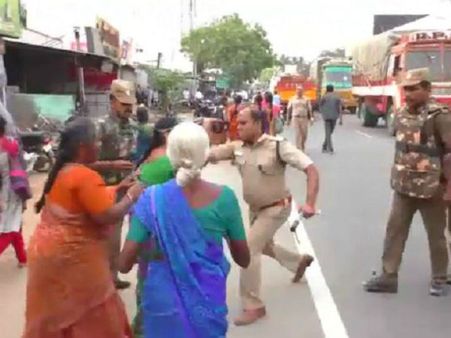 திருப்பூரில் பெண்கள் மீது போலீஸ் தடியடி.. தமிழக அரசுக்கு தேசிய மனித உரிமைகள் ஆணையம் நோட்டீஸ்!