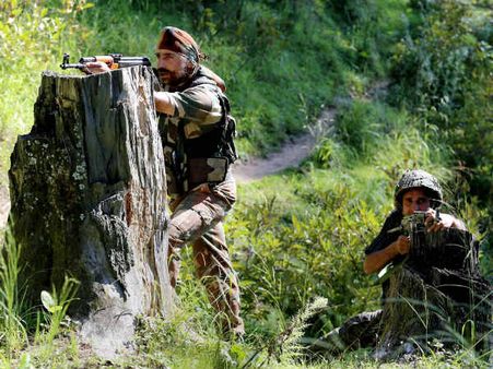 எல்லையில் இந்திய ராணுவம் ஆவேச பதிலடி.. பதுங்கு குழிகள் தாக்கி அழிப்பு.. 7 பாக். வீரர்கள் பலி