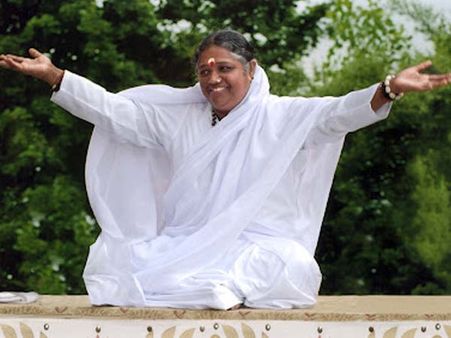 ராம்தேவ் போல.. கேரள பெண் சாமியார் மாதா அமிர்தானந்தமயிக்கும் இசெட் பிரிவு பாதுகாப்பு!