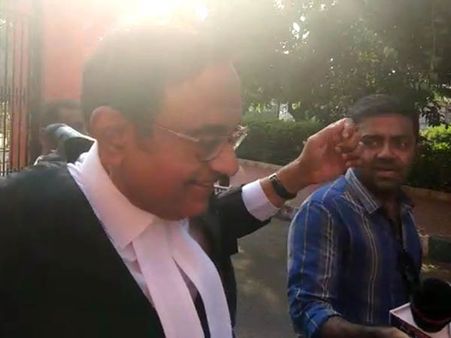 சென்னையில் சீரியசாக சிபிஐ ரெய்டு நடத்தியபோது, ப.சிதம்பரம் என்ன செய்துகொண்டிருந்தார் தெரியுமா?