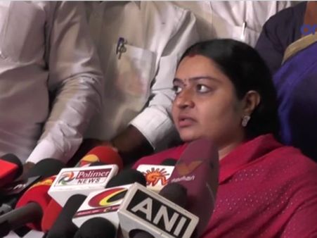 கொலை கொலையா நடக்குது.. ஆட்சியை கலைங்க.. மோடிக்கு தீபா வேண்டுகோள்