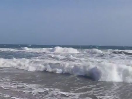 தனுஷ்கோடியில் பயங்கர சூறைக்காற்று.. கடலில் குளிக்கத் தடை..!