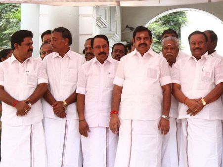 அதிமுகவுக்குதான் அதிகார பசி... தட்டி கேட்க வேண்டிய திமுகவின் கைகளை கட்டிபோட்டது யாராம்?