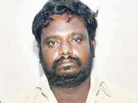 கள்ளக் காதலனை உதறிவிட்டு வர மறுப்பு- நடுரோட்டில் மனைவிக்கு சரமாரி சதக் சதக் குத்து- கணவர் கைது