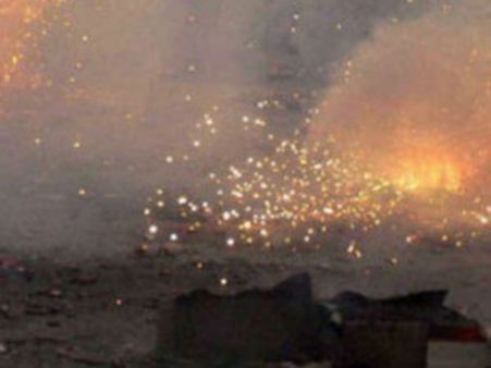 கோயில் திருவிழாவிற்காக வாங்கி வைத்த வெடியால் வந்த வினை.. திடீரென வெடித்து 2 குழந்தைகள் படுகாயம்