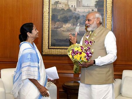 மோடியுடன் மேற்குவங்க முதல்வர் மம்தா பானர்ஜி சந்திப்பு!