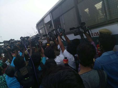 முள்ளிவாய்க்கால் நினைவேந்தல்: சென்னை மெரினாவில் தடையை மீறி ஊர்வலம்- மே 17 இயக்கத்தினர் கைது!