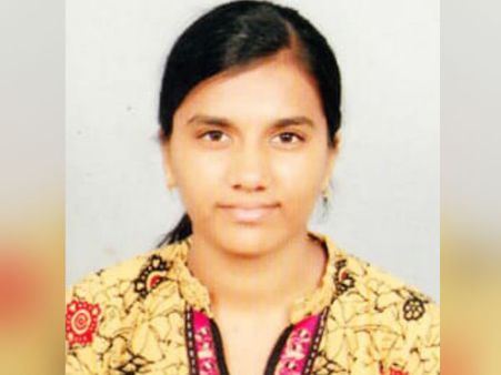 அப்பா இறந்துட்டா படிப்பை நிறுத்தணுமா… நாமக்கல் பெண் டாக்டராக நாமும் உதவலாமே!