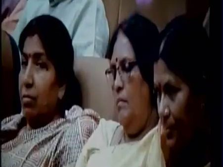 உ.பி. சட்டசபையில் கடுமையான அமளிக்கிடையே குறட்டைவிட்டு தூங்கிய எம்.எல்.ஏ.க்கள்!