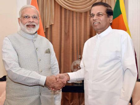 இலங்கையில் மோடி சுற்றுப் பயணம்.. அதிபர் சிறிசேனாவுடன் சந்திப்பு.. இரவு விருந்தில் பங்கேற்பு