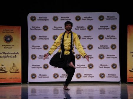 ஜல்லிக்கட்டு போராட்ட இளைஞர்களை பாராட்டி அமெரிக்காவில் நர்த்தகி நடராஜன் சிறப்பு நடனம்.!