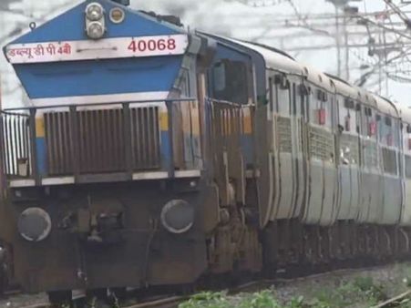 ஒரே எலித் தொல்லை.. ஏசி போச்சு.. தூங்க முடியலை.. பாண்டியன் ரயிலில் பயணிகள் கதறல்!