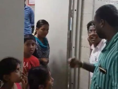 தொடங்கிய 2வது நாளே புட்டுக்கிச்சி மெட்ரோ சுரங்க ரயில்… பாதியில் இறக்கியதால் பயணிகள் கொந்தளிப்பு