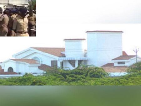 கொடநாடு மாதிரி சிறுதாவூரிலும் நடக்குமோ... அச்சத்தில் பாதுகாப்பு பணி போலீசார்