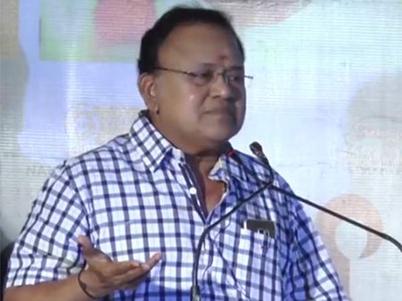 தீபாவின் கணவர்,கார் டிரைவரெல்லாம் அரசியலுக்கு வரும்போது.. ரஜினி வந்தால் என்ன? ராதாரவி பொளேர்!