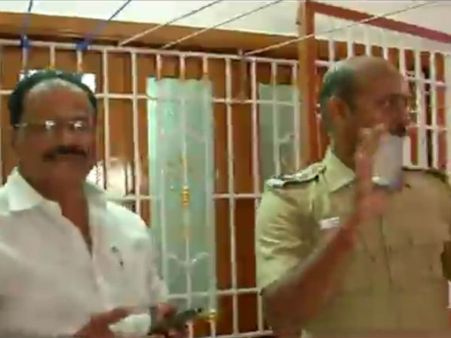 சேலத்தில் 720 பவுன் நகை கொள்ளையில் திருப்பம்.. அக்கா வீட்டிலேயே கை வைத்த தம்பி!