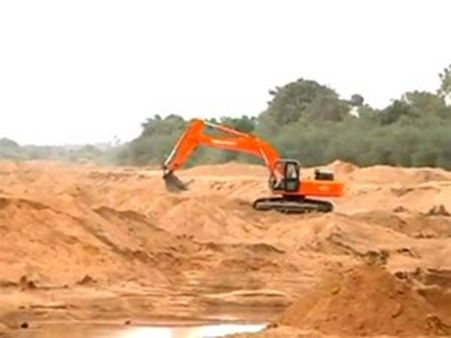 மணல் குவாரிகளால் மலடாகும் காவிரி ஆறு... கரூரில் கொந்தளித்த 20 கிராம மக்கள்