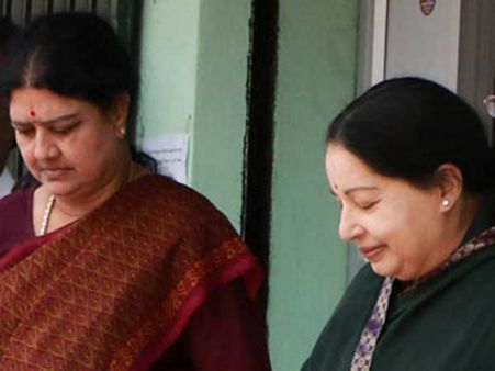 பறிக்கப்படுவது.. ஜெ, சசிகலாவுக்கு சொந்தமான 6 நிறுவனங்களின் சொத்துகளாம்!