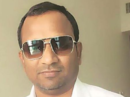 விரட்டும் இன்டர்போல்... துபாயிலிருந்து மலேசியாவுக்குத் தப்பினார் 