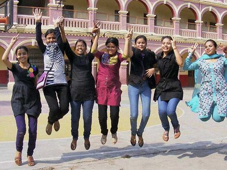 ரேங்க் பட்டியல் இல்லாமல் வெளியான 10ம் வகுப்புத் தேர்வு ரிசல்ட்.. மாணவர்கள் மகிழ்ச்சி