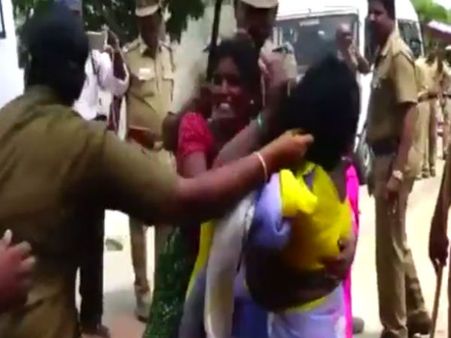 ஆம்பூரில் டாஸ்மாக் போராட்டம் : பெண்களின் முடியை பிடித்து இழுத்துச் சென்ற போலீஸ் - வீடியோ