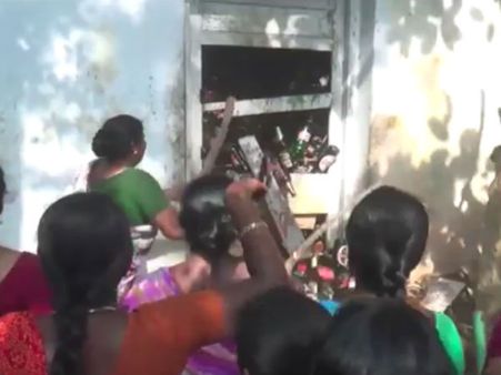 கொத்தமங்கலத்தில் டாஸ்மாக் கடையை அடித்து நொறுக்கிய பெண்கள் கூட்டம்! - வீடியோ