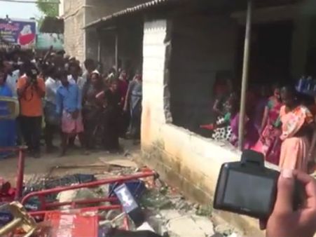 கோத்தகிரி அருகே மதுபான கடை சூறை... 50 பேர் கைது