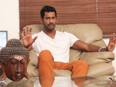 விஷால் ரசிகன் / தொண்டனே இப்படி இருந்தா... 'தலைவர்' விஷால்?!