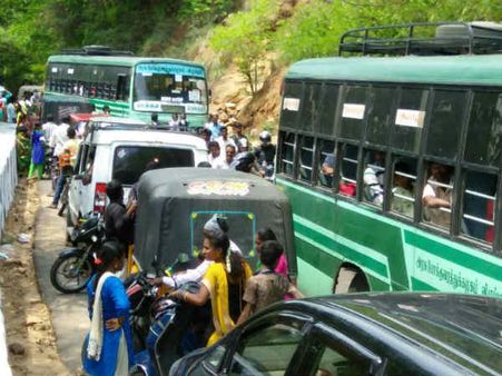 ஏலகிரி கோடை விழா... பயங்கர டிராஃபிக் ஜாம்.. மக்கள் பெரும் அவதி!