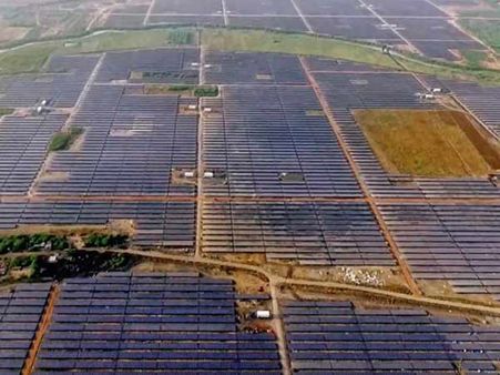 தினமும் 2 லட்சம் லிட்டர் குடிநீரை வீணடிக்கும் அதானி நிறுவனம்- கொதிப்பில் ராமநாதபுரம் மக்கள்