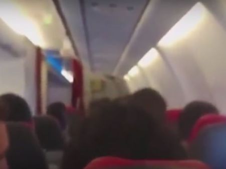 நடுவானில் வாஷிங் மெஷின் போல் குலுங்கிய விமானம்.. பீதியில் உறைந்த பயணிகள்! - வீடியோ