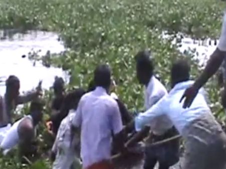 பாட்டி அஸ்தியை ஆற்றில் கரைக்கச் சென்ற பேரனும், உறவினரும் நீரில் மூழ்கி பலி- வீடியோ