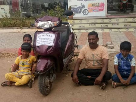 புது வண்டி ஒரே வருஷத்துல 25 முறை ரிப்பேரு.. பாதிக்கப்பட்டவர் தாராபுரத்தில் போராட்டம்!