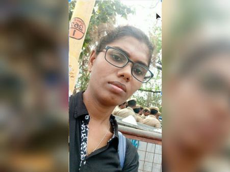 கருப்பு ஆடை அணிந்து தலைமை செயலகம் சென்ற திருநங்கை... திருப்பி அனுப்பிய போலீஸ்