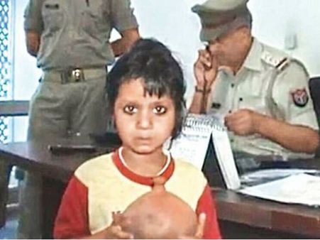 அசிங்கப்பட்ட போலீஸ்.. தாய் சாவுக்கு காரணமானவர்களை கண்டுபிடிக்க இந்த சிறுமி என்ன செய்தார் தெரியுமா?