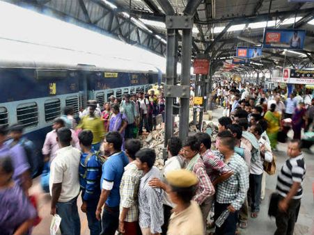 சென்னை சென்ட்ரல் உட்பட 25 தமிழக ரயில்கள் நிலையங்கள் தனியாருக்கு கூண்டோடு விற்பனை- பயணிகள் பகீர்!