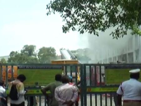 சென்னை சில்க்ஸ் கட்டடம் இடிப்பு... உஸ்மான் சாலை போக்குவரத்து எப்போது தொடங்கும்? - வீடியோ