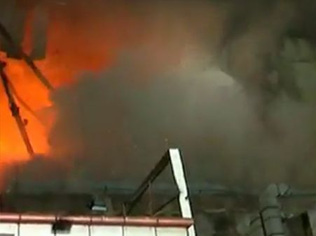 தீ விபத்தில் நொறுங்கி விழுந்த சென்னை சில்க்ஸ் - 2வது நாளாக தி.நகர் இயல்பு வாழ்க்கை பாதிப்பு