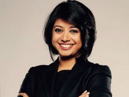 டிரெஸ் பத்தி ஆபாசமாக பேசினால்… சமையலறைக்கு ஓடிப்போய் விடமாட்டோம்… பெண் தொகுப்பாளர் அதிரடி