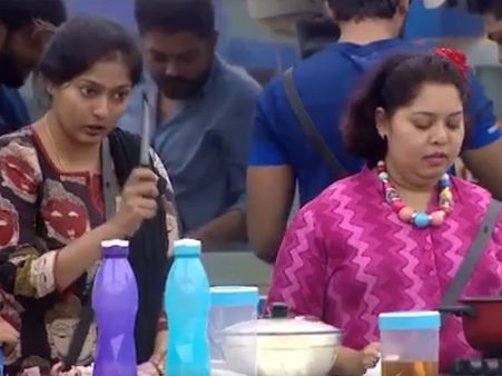 எல்லாரையும் துரத்திவிட்டுட்டு கடைசி வரைக்கும் காயத்திரியும் ஆர்த்தியும் தான் இருக்குங்க போல!