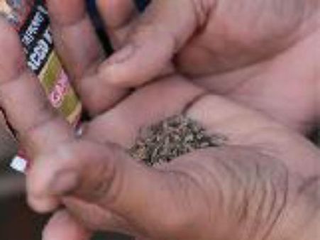 குட்கா போட்ட மாப்பிள்ளை.. கிட்ட வரவே வராத.. மாலையை கழட்டி எறிந்த மணப்பெண்!