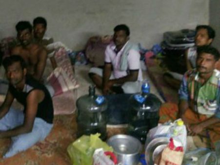 சவுதி அரேபியாவில் மனைவி, குழந்தைக்கு வரி... பேச்சிலர் வாழ்க்கைக்கு திரும்பும் இந்தியர்கள்