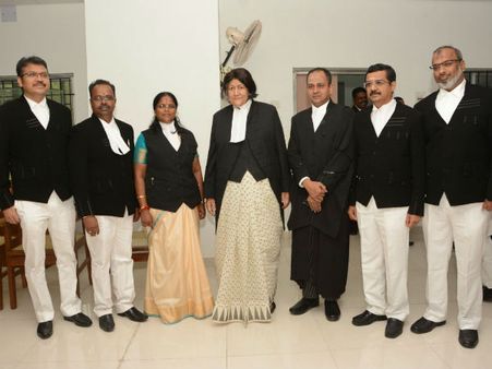 ஐகோர்ட் நீதிபதிகளாக 6 பேர் இன்று பதவி ஏற்பு.. இந்திரா பானர்ஜி பதவிப் பிரமாணம்