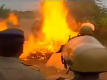 கதிராமங்கலத்தில் எண்ணெய் கசிவு ஏற்பட்ட வயலில் தீப்பிடித்தது.. பதற்றம்!