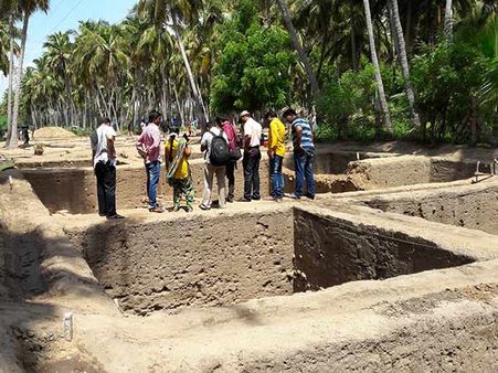 கீழடி தொல்லியல் அதிகாரி இடமாற்றம் ஏன்.. அருங்காட்சியகம் வைக்காதது ஏன்.. நீதிமன்றம் சரமாரிக் கேள்வி