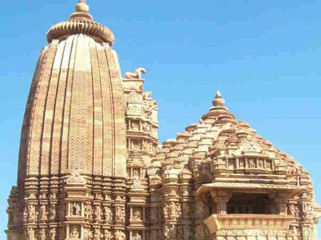 கஜூராகோ கோயிலில் காமசூத்ரா புத்தகம் விற்பதா.. பஜ்ரங் சேனா போர்க்கொடி!