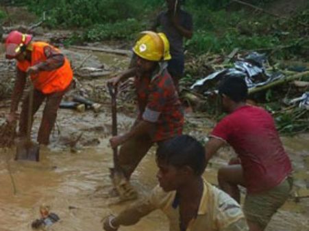 வங்கதேசத்தில் கனமழை... நிலச்சரிவில் சிக்கி 134 பேர் பலி!